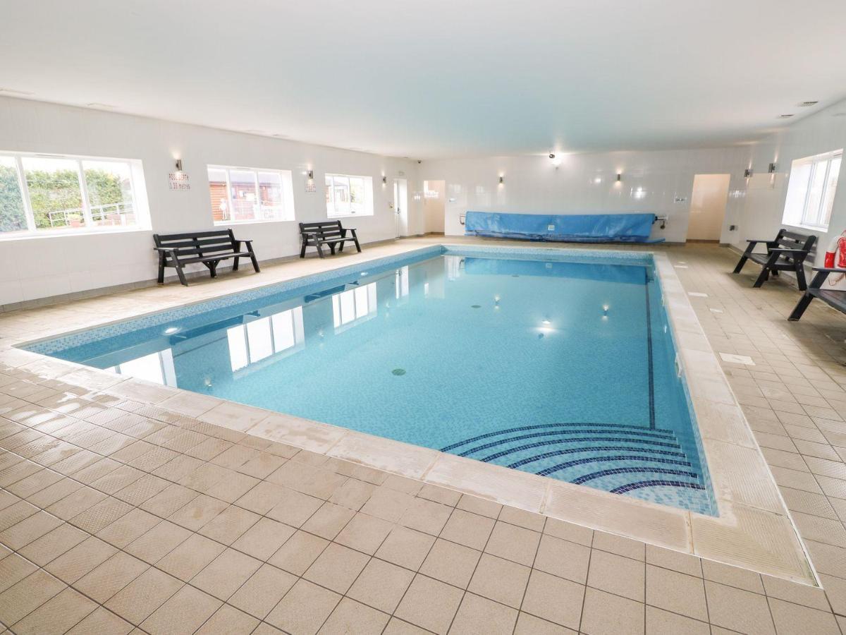 Holly Lodge Окем Екстериор снимка