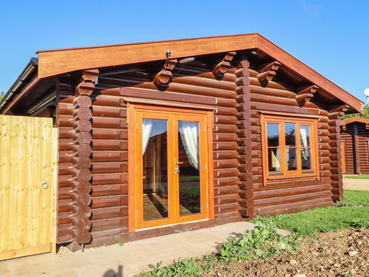 Holly Lodge Окем Екстериор снимка