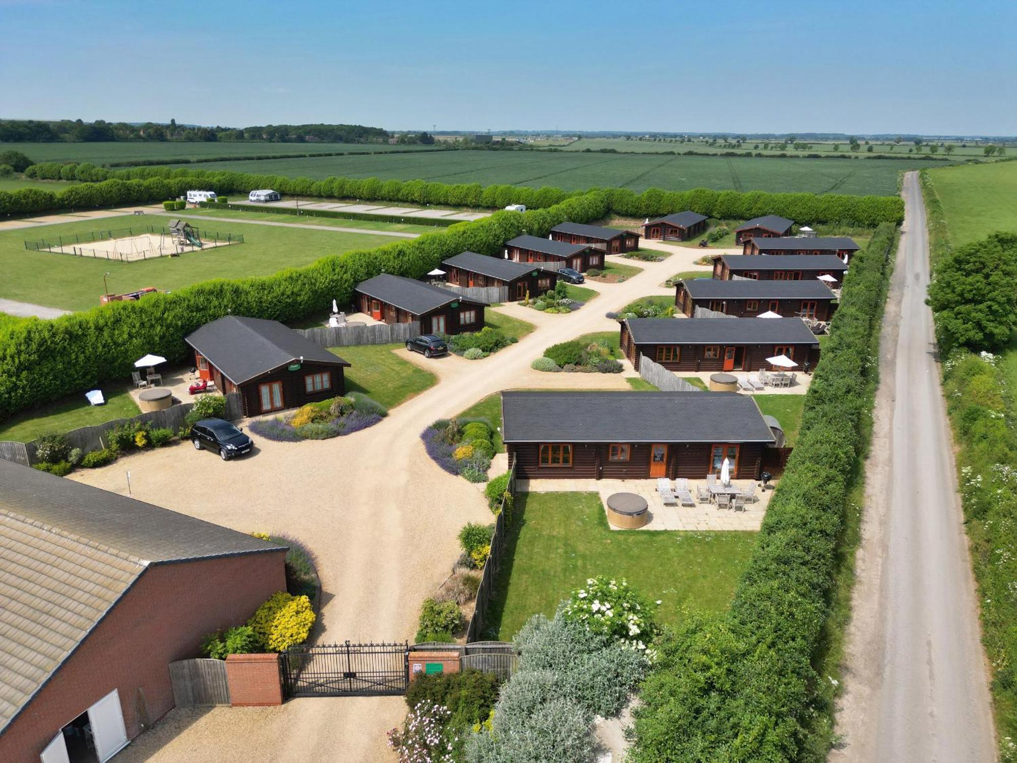 Holly Lodge Окем Екстериор снимка